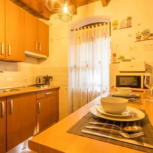 Patio Andaluz En Apartamento Sevilla